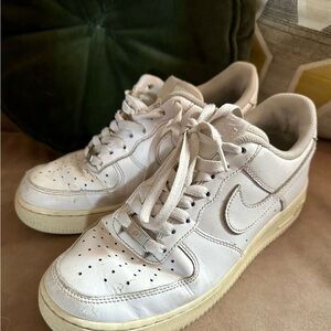 White Nike Air Force 1
